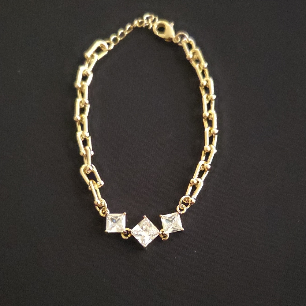 Elegant Yellow Gold Plated Bracelet with Crystal Accents NWOT 7 Inches